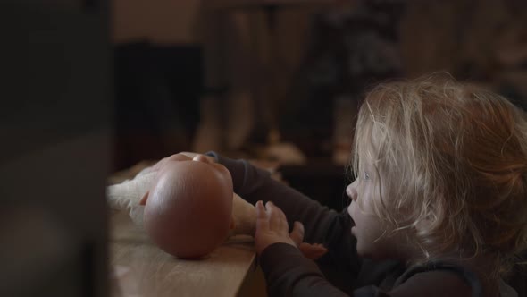 She Chewing Everything alt