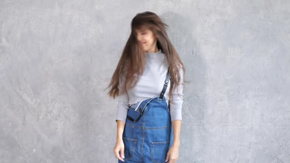 Young beautiful smiling woman looking at camera alt