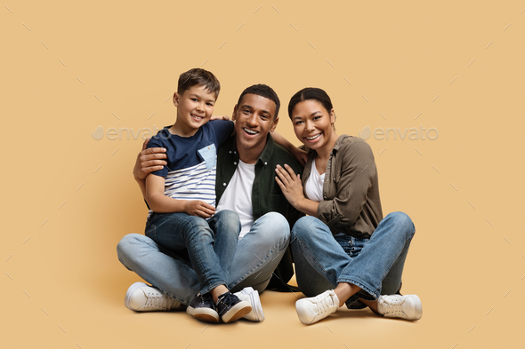 Family Picture Pose Ideas with 2 Children - Capturing Joy with Kristen Duke