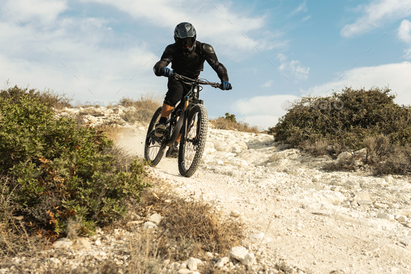 Explore Essential Mountain Bike Protective Gear