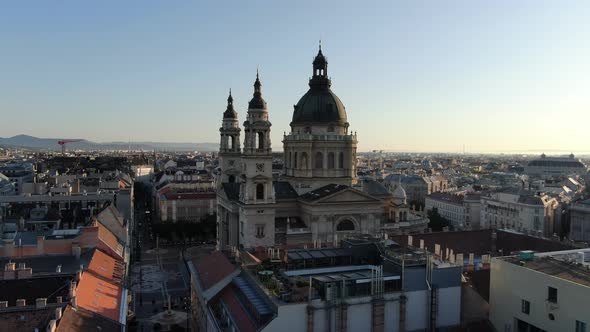 Aerial view of St. Stephen's Basilica (Szent Istvan-bazilika), Budapest, Hungary alt