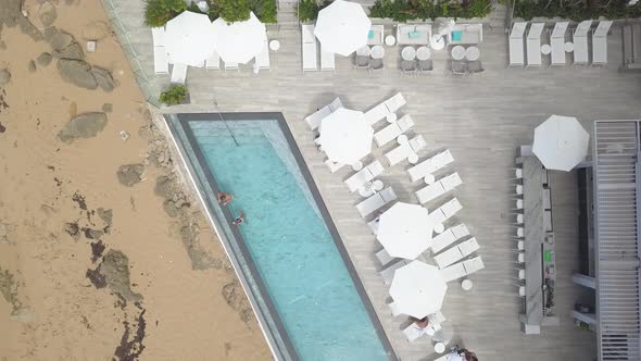 Beachside Hotel Pool alt