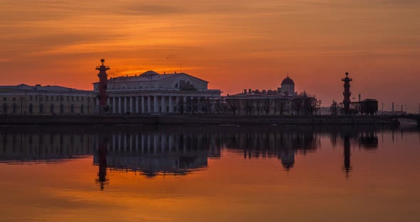Timelapse of Old Stock Exchange Building and Rostral Columns in Dusk Water Area of Neva River at alt