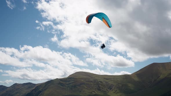 Paragliding in the mountains alt