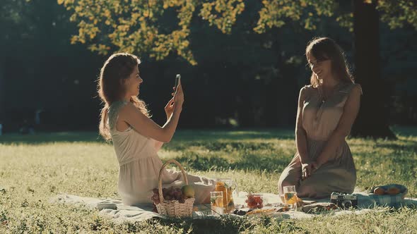 Young girl takes pictures alt