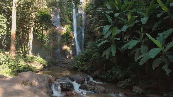 Waterfall Mork Fa in Rain Forest alt