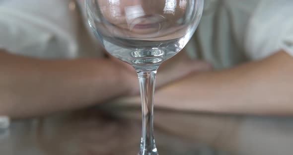 Hold Empty Glass on Table alt