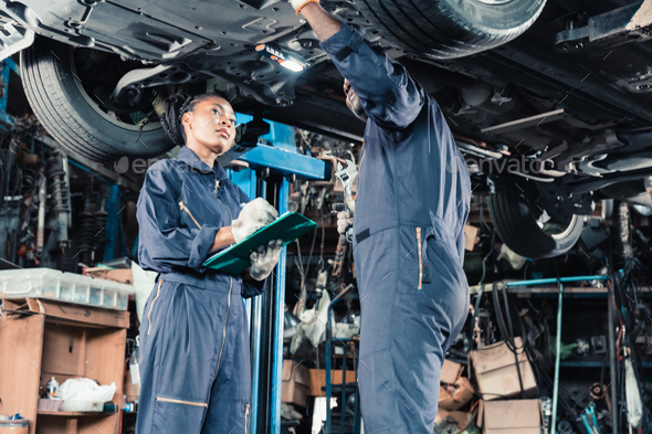 Auto mechanic supervisor trains staff, offers feedback for growth, emphasizes personal development