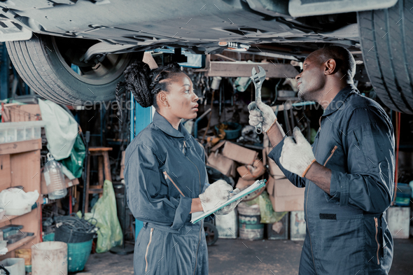 Auto mechanic supervisor trains staff, and offers feedback, advice for skill improvement and growth.
