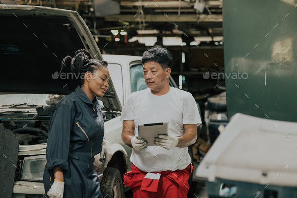 Auto mechanic supervisor trains staff, and offers feedback, advice for skill improvement and growth.