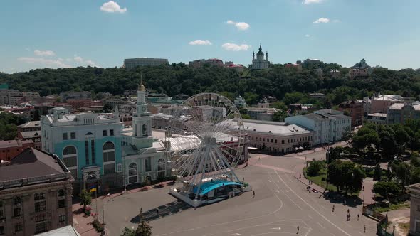 Aerial view of the ferris wheel in Kontraktova Square in Kiev alt