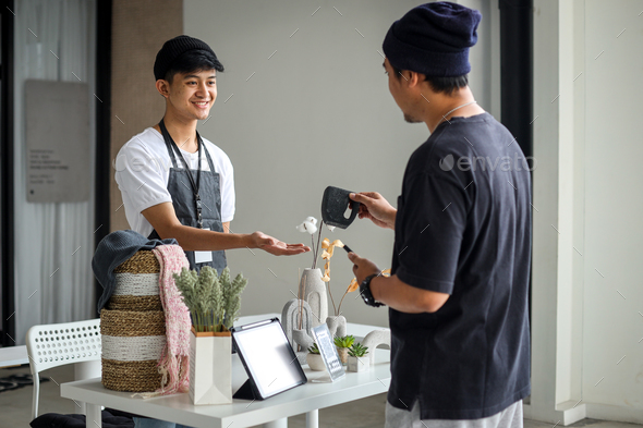 seller and customer interaction