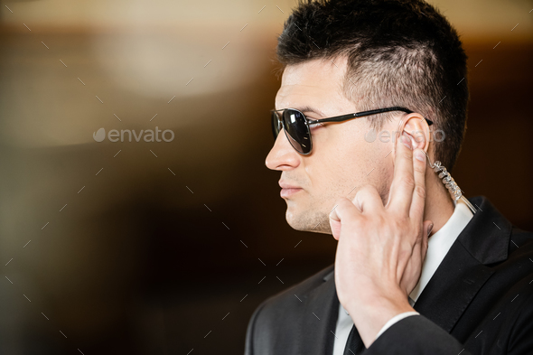 695 Bodyguard Sunglasses Stock Photos, High-Res Pictures, and Images -  Getty Images