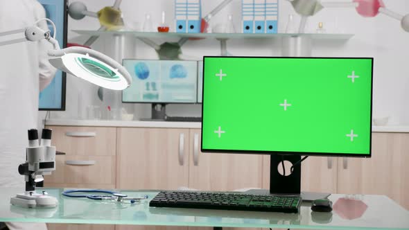 Zoom in Shot on Green Screen Computer in Modern Medical Office alt