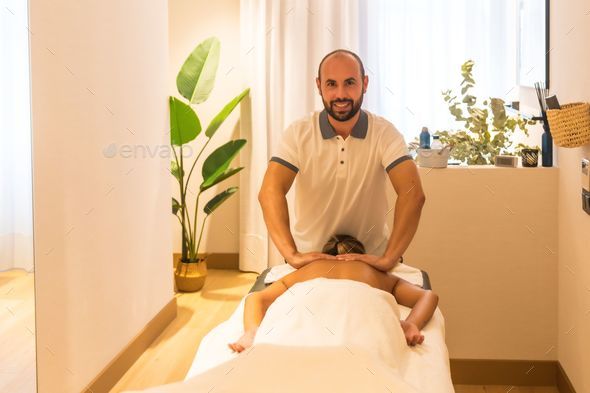 Premium Photo  Closeup of therapist massaging man's neck during