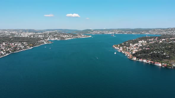 Aerial drone view of Bosphorus, Sariyer and Beykoz districts in Istanbul alt