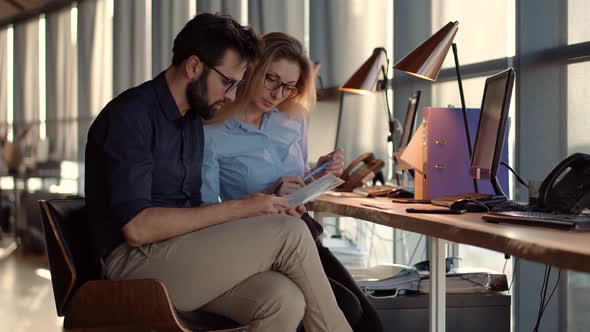 Discuss With Investor On Growth Data Business Project. Coworker Working In Office. Banking Budget. alt