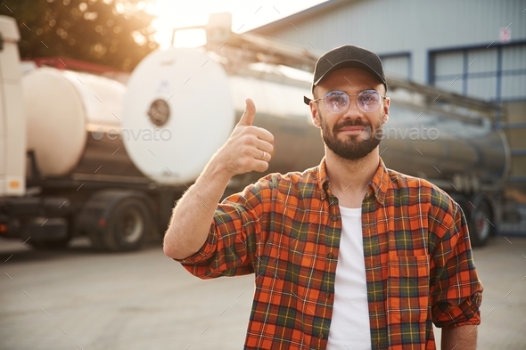 What kind of clothes do truck drivers wear?