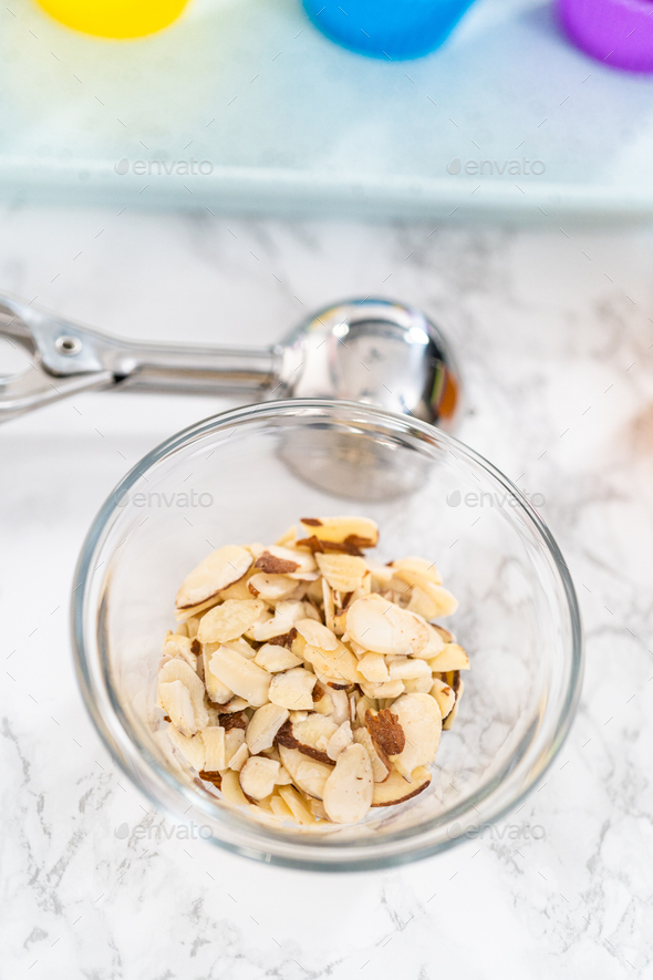 Scooping Cupcake Batter Dough Scoop Silicon Muffin Liners Lemon