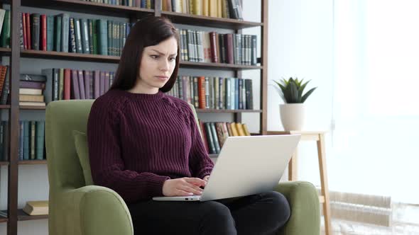 Angry Woman Reacting to Problems of Work, Sitting on Sofa alt
