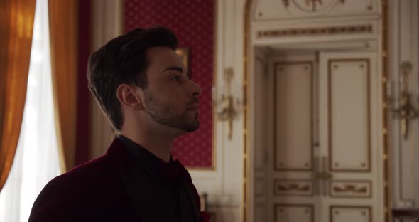 The Guy Walks Around The Ancient Palace alt