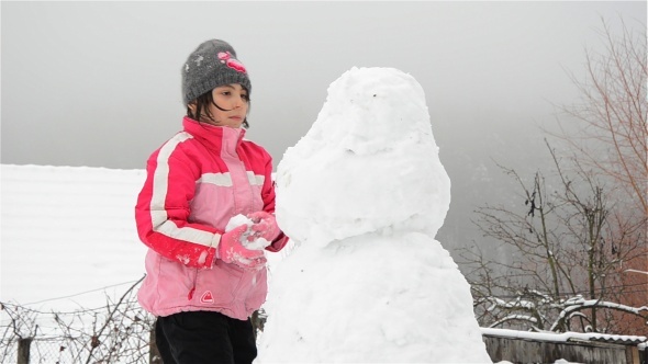 Kids Making Snowman 02