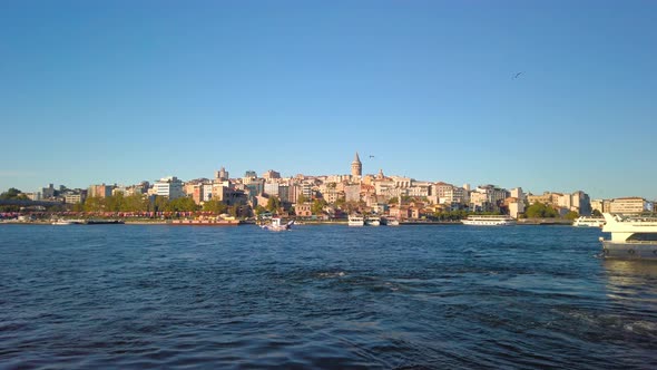 Static view of Galata Tower in distance from the river in Istanbul City. Historic and beautiful Peni alt