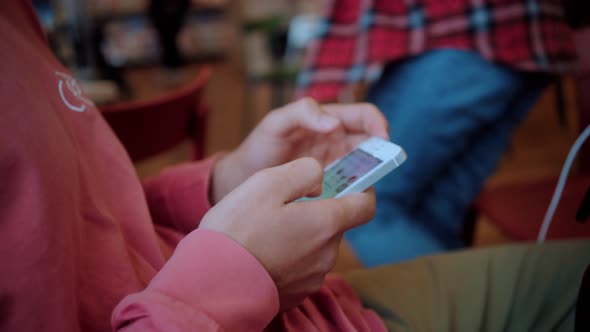 Man Texts on Smartphone Message App alt