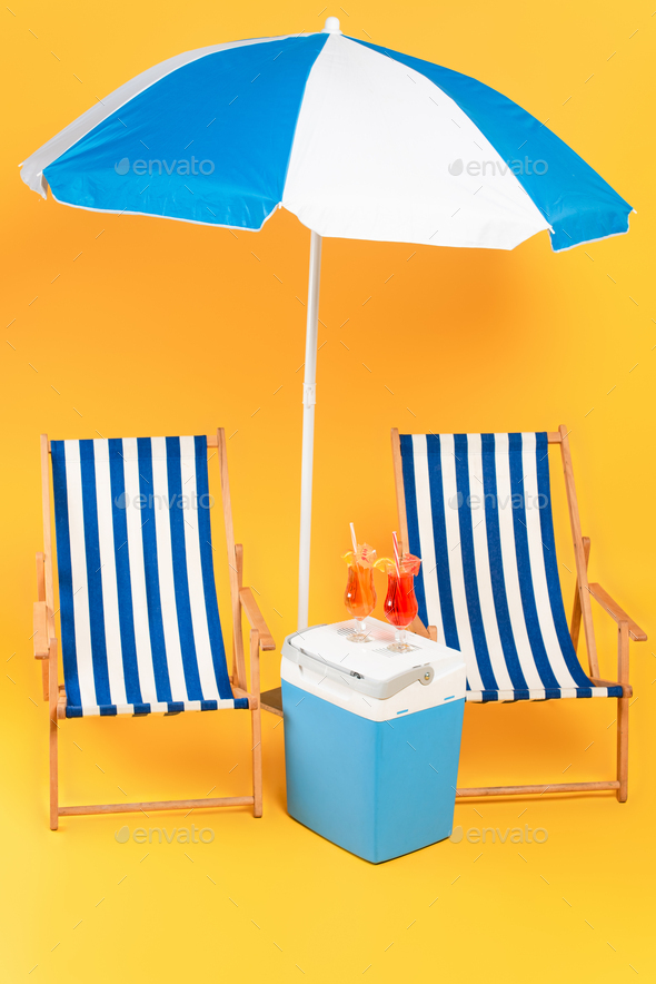 Deck chair with online umbrella