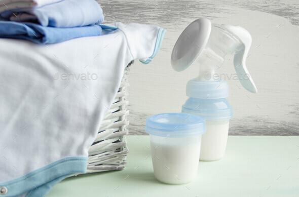Background of manual breast pump