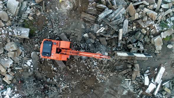 Industrial Recycling of Concrete, Hydraulic Excavator Doosan 255 LCV with Jaw Crusher at Work alt