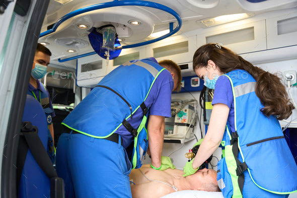 Effective cardiopulmonary resuscitation of a patient in an ambulance