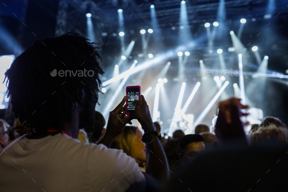 Man filming concert with his smartphone