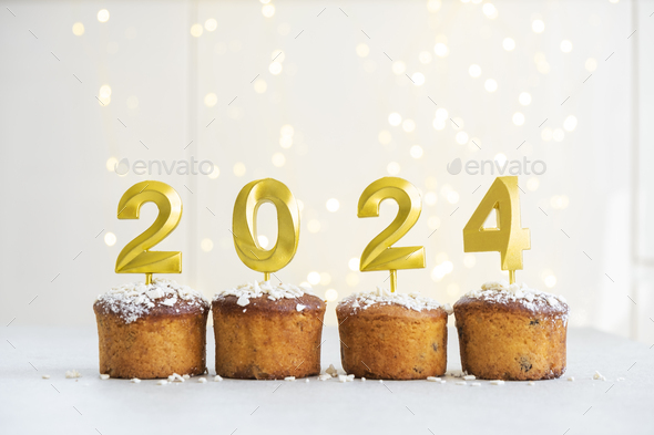 Golden Candles With 2024 Number On Top Of Cupcakes Stock Photo By Ta Bu   00DSCF2752 