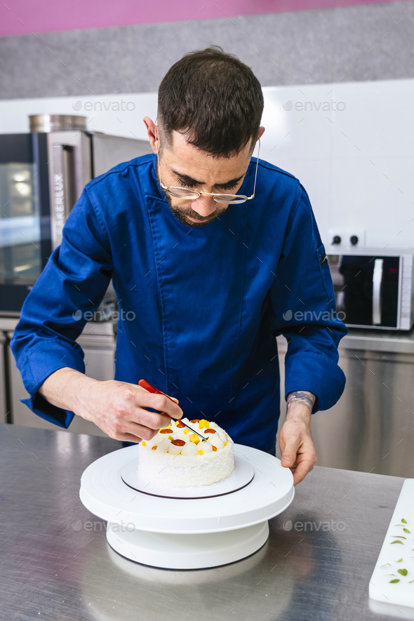 How to Become a Pastry Chef (Pastry Chef Training Program) | UpMenu