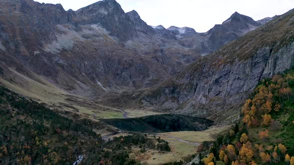 Lac d'Espingo lake panoramic view in Haute-Garonne, Pyrénées mountains, France, Aerial approach reve alt