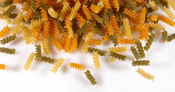 Pasta falling, Slow Motion 4K alt