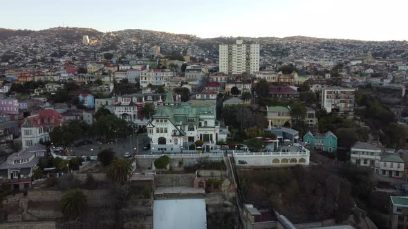 Panoramic aerial view of Valparaiso from Cerro Alegre Hill - Valparaiso, Chile alt