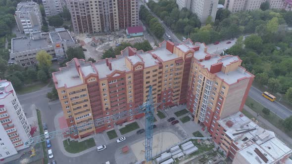 Aerial view of blocks and a crane alt