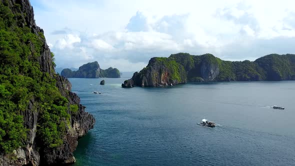 Aerial View from Miniloc Island to Inatula Island, Bacuit Bay, El-Nido. Palawan Island, Philippines alt