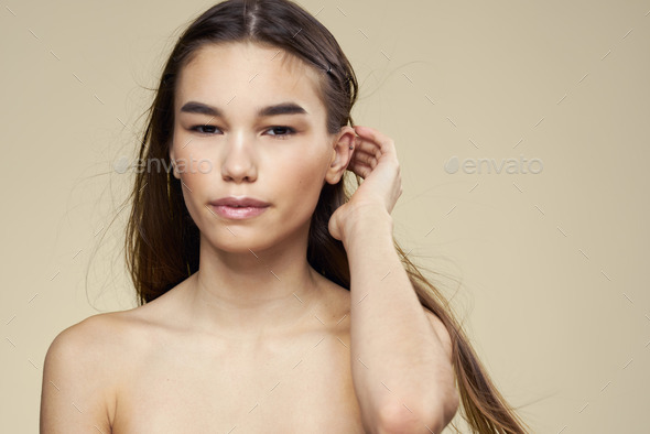 Fotografia do Stock: Long hair beauty. Attractive naked women with