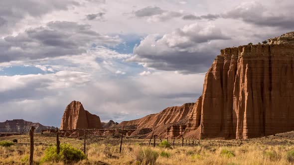 Time lapse in Capitol Reef viewing the light glowing on the sandstone alt