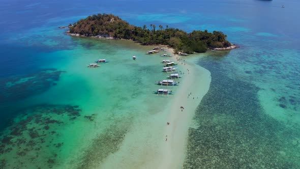 Tour on the islands of philippines alt