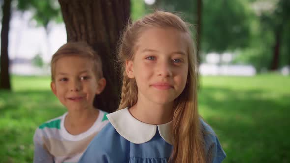 Portrait of Smiling Children on Summer Nature alt