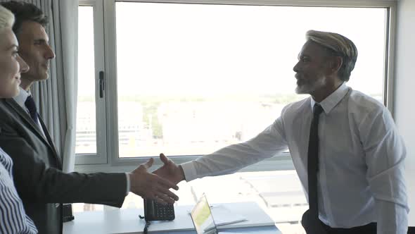 Business people greeting in office alt