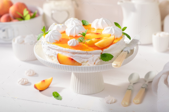 Tasty peach meringue made of whipped cream and fruit.