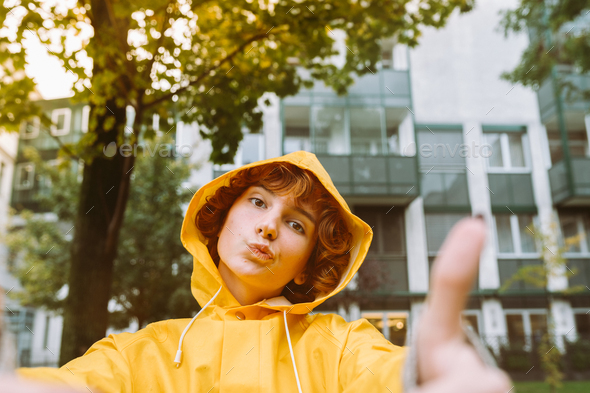 Raincoat for best sale teenage girl