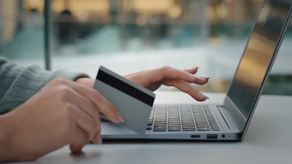 Closeup Female Hands Unknown Caucasian Business Woman Consumer User Holding Plastic Credit Card alt