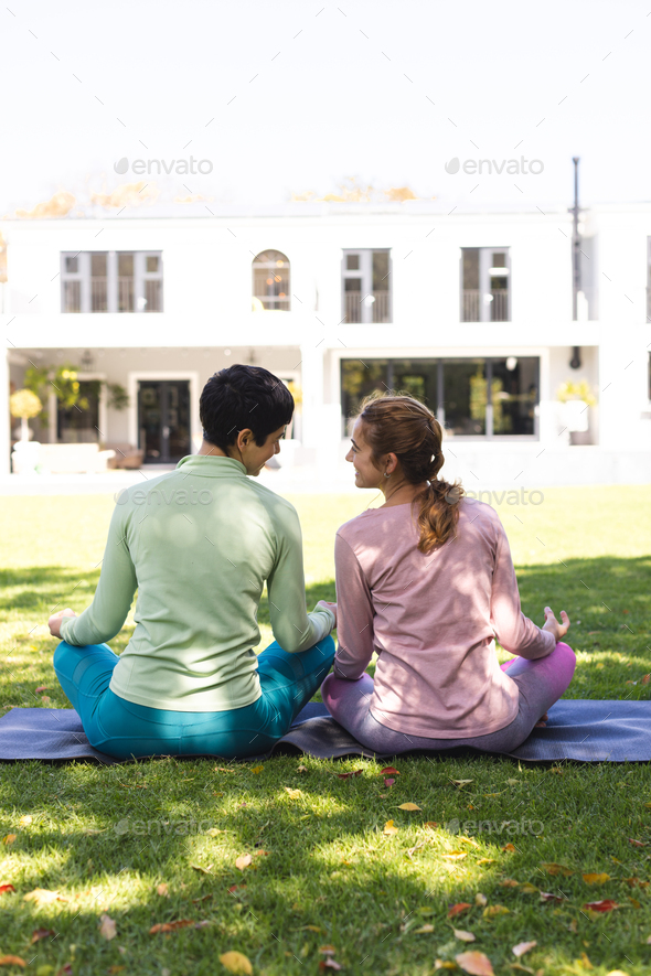 Midsection of biracial man practicing yoga meditation sitting in sunny  garden holding beads. Mala beads, summer, wellbeing, fitness and healthy  lifest Stock Photo - Alamy