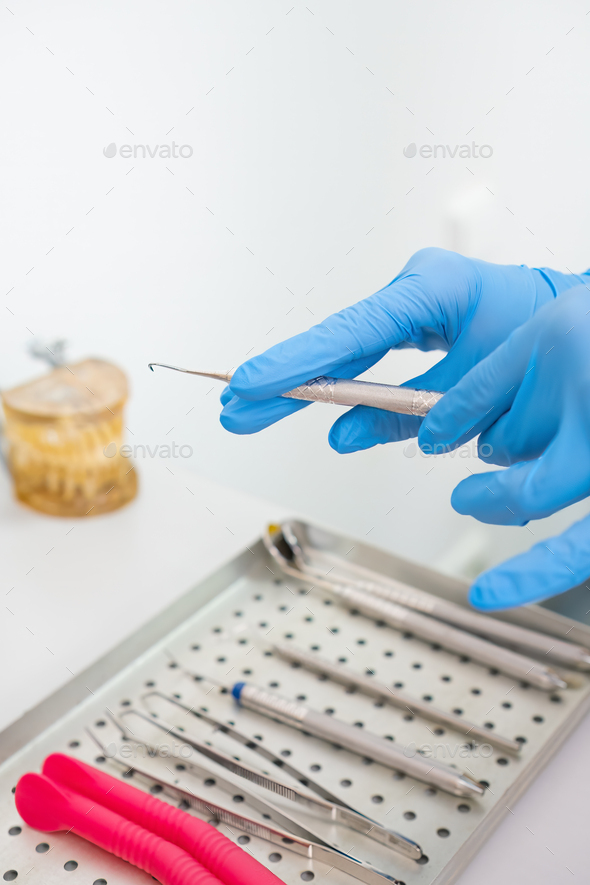 Dentists hands holding dental instruments for teeth treatment Stock ...